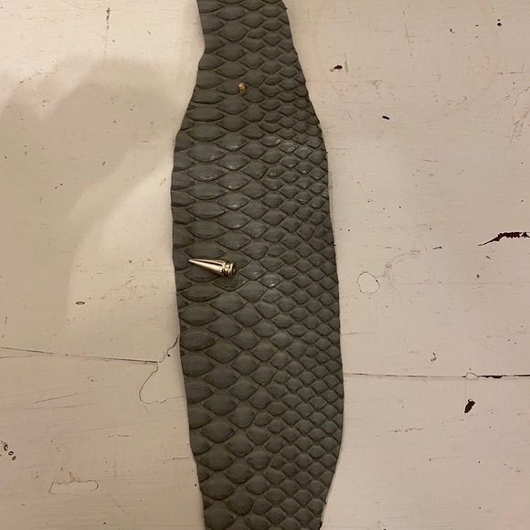 Snakeskin leather cuff bracelet - Picture 3 of 3